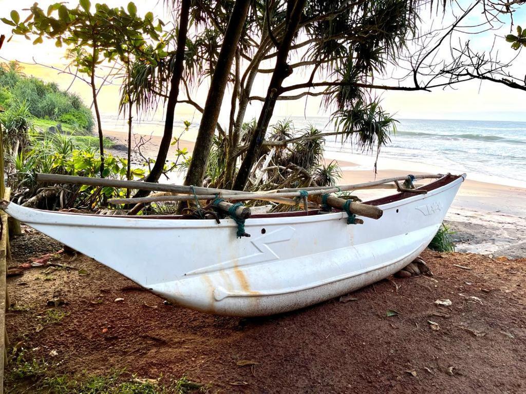 Beach House Kalukatiya - Family Villa, Seaview Room, Garden Room Dickwella Exterior photo