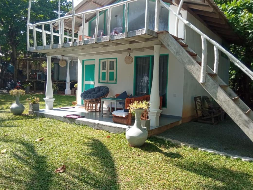 Beach House Kalukatiya - Family Villa, Seaview Room, Garden Room Dickwella Exterior photo