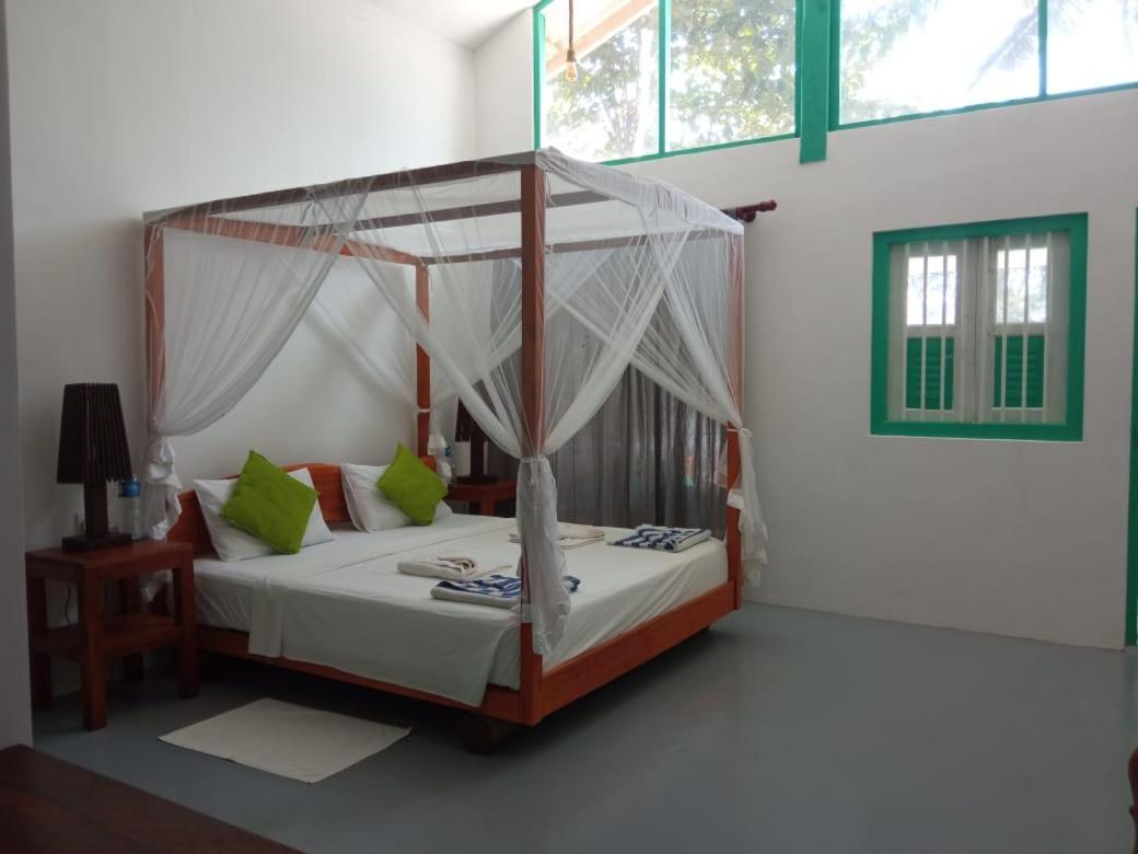 Beach House Kalukatiya - Family Villa, Seaview Room, Garden Room Dickwella Exterior photo