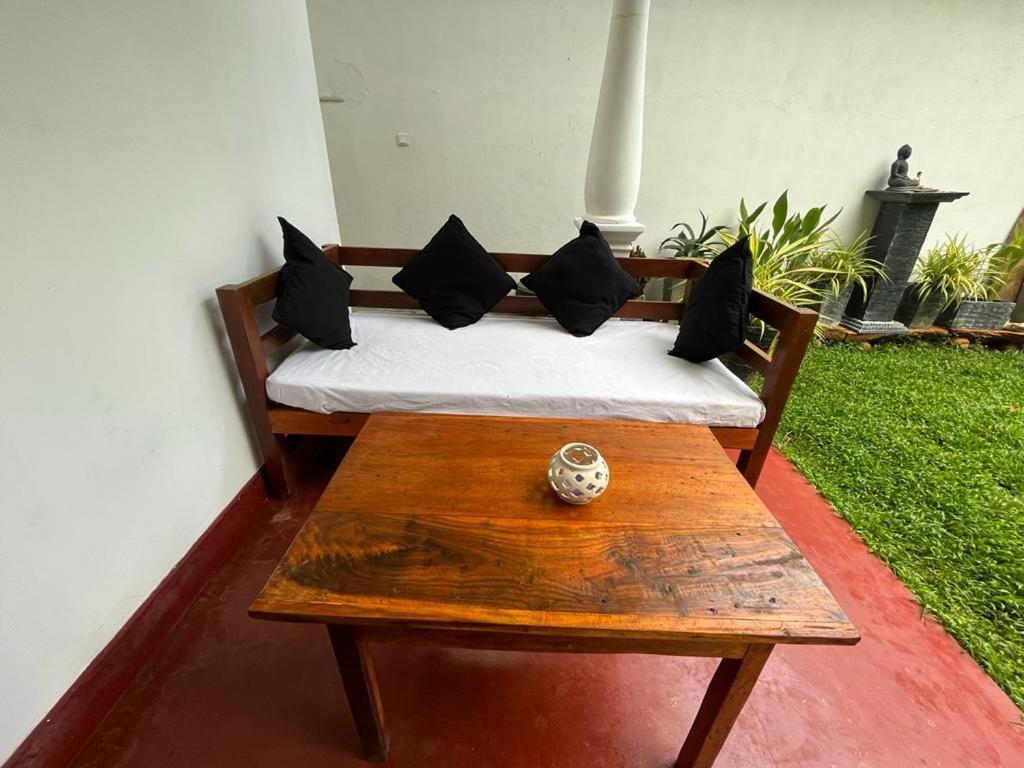 Beach House Kalukatiya - Family Villa, Seaview Room, Garden Room Dickwella Exterior photo