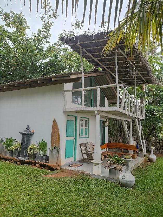 Beach House Kalukatiya - Family Villa, Seaview Room, Garden Room Dickwella Exterior photo