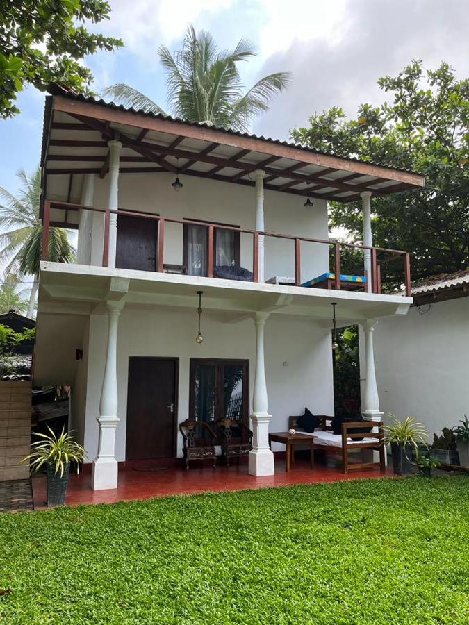 Beach House Kalukatiya - Family Villa, Seaview Room, Garden Room Dickwella Exterior photo
