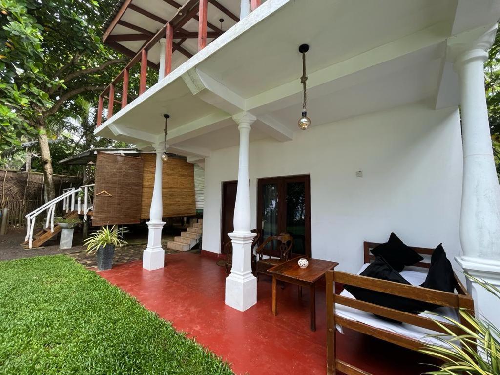 Beach House Kalukatiya - Family Villa, Seaview Room, Garden Room Dickwella Exterior photo