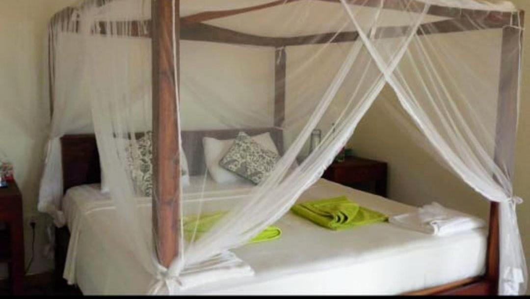 Beach House Kalukatiya - Family Villa, Seaview Room, Garden Room Dickwella Exterior photo